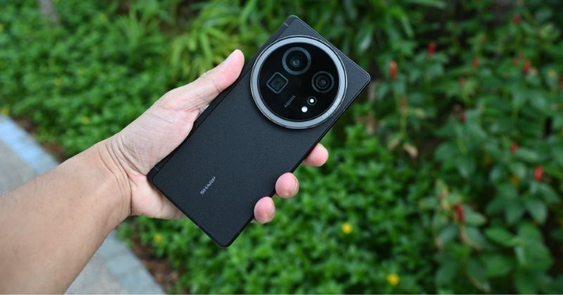 Sharp Aquos R9 Pro mang đến trải nghiệm nhiếp ảnh di động đỉnh cao nhờ sự kết hợp hoàn hảo giữa cảm biến 1 inch khổng lồ và ống kính Vario-Summicron từ Leica.